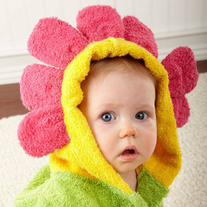 flower-hooded-baby-aspen-robe_1024x1024 2