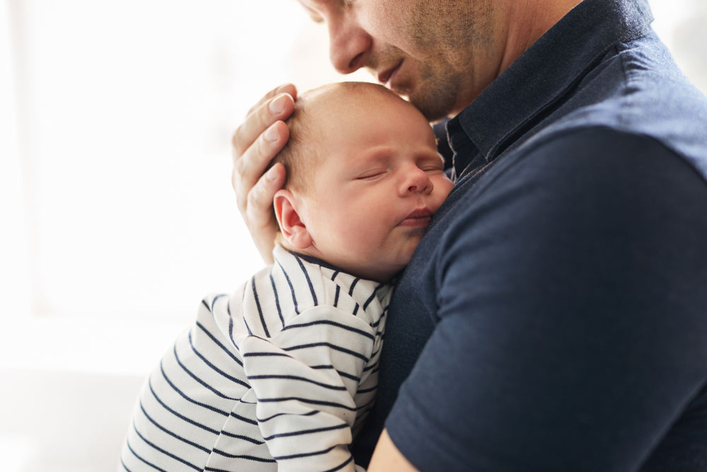 how_dad_help_breastfeedfing