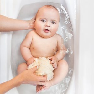 How to safely bathe baby